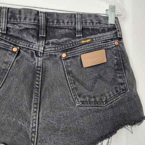 Wrangler Cut off Shorts Size Waist 32 Black - Picture 6 of 8